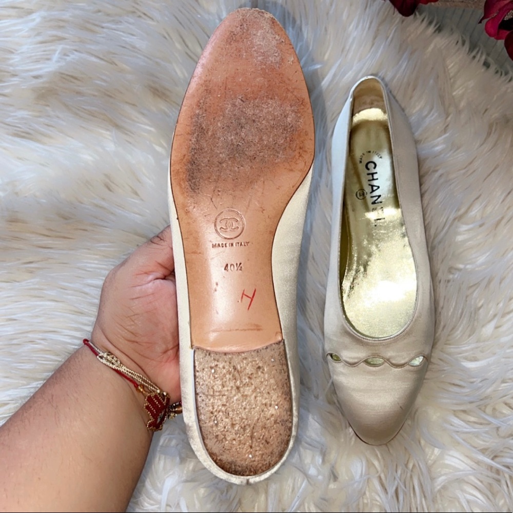 CHANEL Vintage Cream Satin Flat - Picture 10 of 10